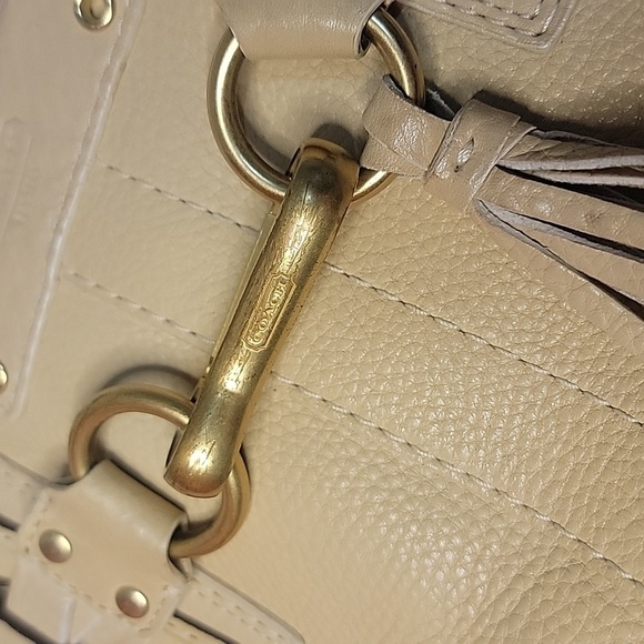 Coach bag Leather Beige Over the shoulder Medium zipper closure - Picture 2 of 9